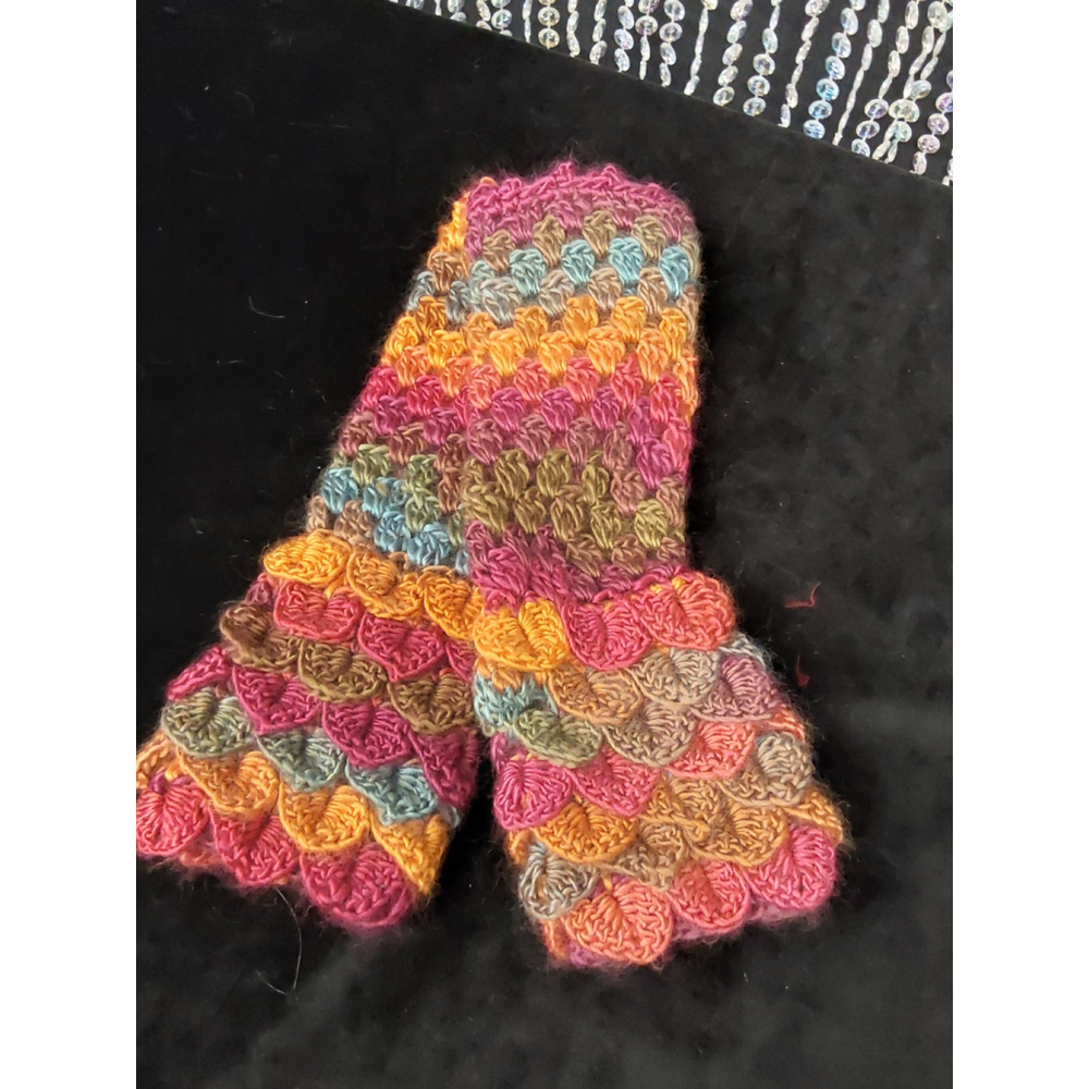 Handmade Crochet Fingerless Dragonscale Gloves - Picture 3 of 4